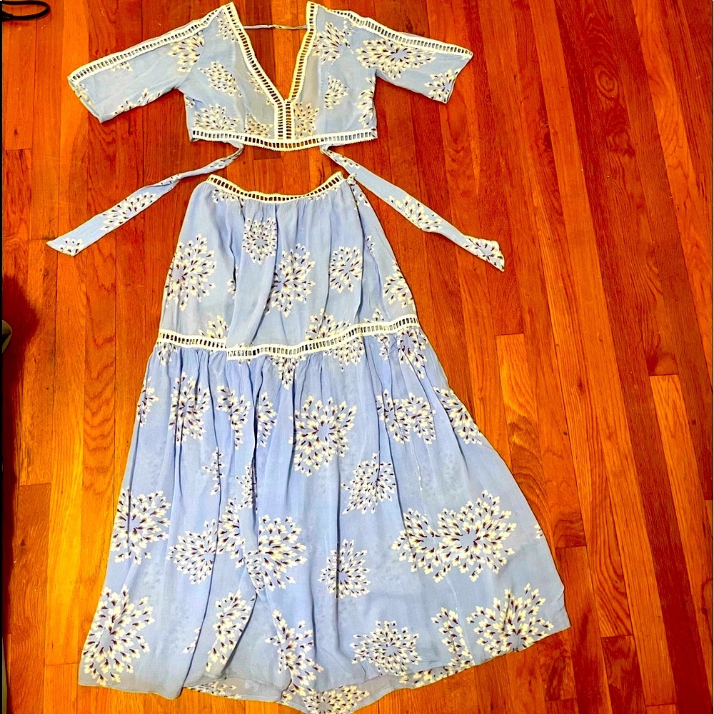 💙2 sets floral top and long skirt🦋🦋🦋🦋